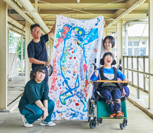 特別支援学校での共創アートワークショップ「みんなでつくろう!千人おどり」