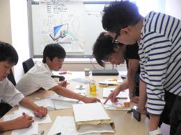 業界初の中学生のデザイン・インターンシップ~企業の現場/<br />職場体験を通じ「職業観の再構築」を図る~